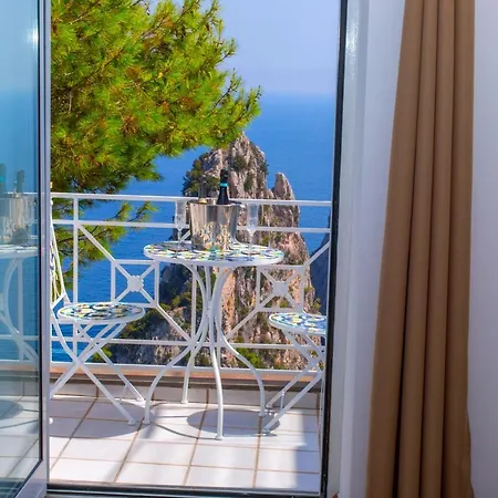 Βίλα Faraglionensis Monaconehouse